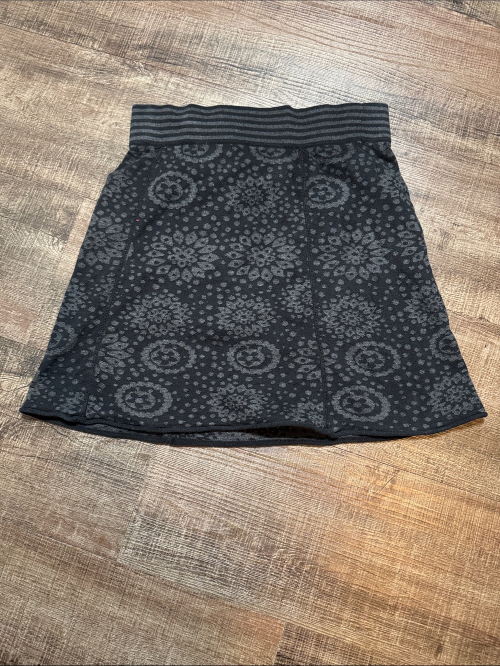 Dakini Black and Gray Patterned Knit Skirt